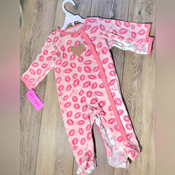 Betsy Johnson set of 2 pink, gray and white footed pajamas Size 6 months - Picture 5 of 16